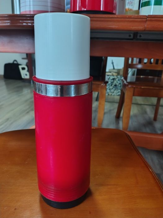 Термоси различни