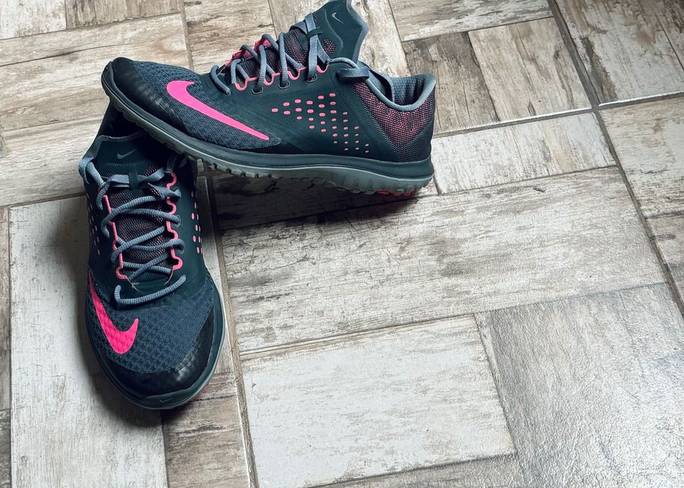 Дамски маратонки Nike