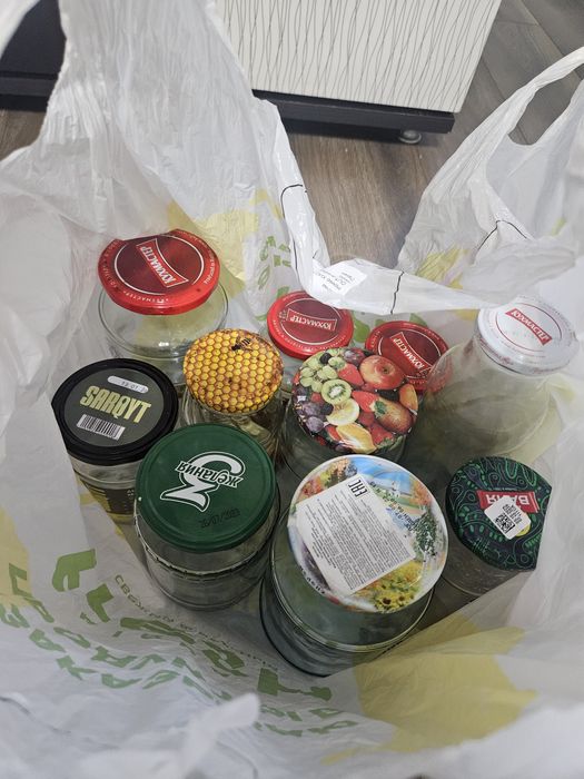 Банки с крышками