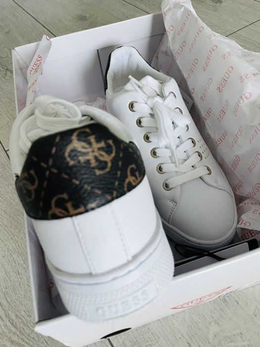 Vand adidas GUESS