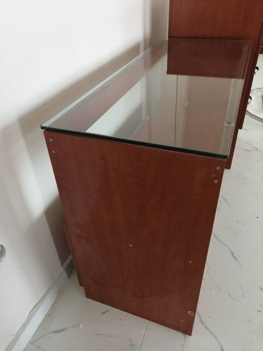 Мебели за магазин