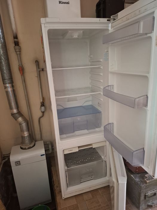 Холодильник rinnai