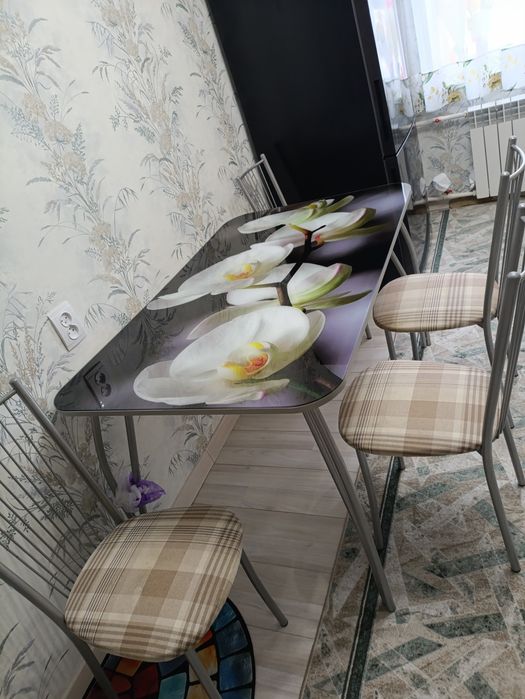 Продам кухонный стол