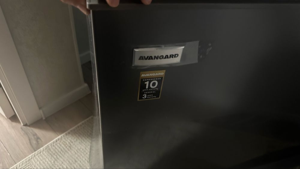 Продам морозильник авангард !!! Новый проста вмятые