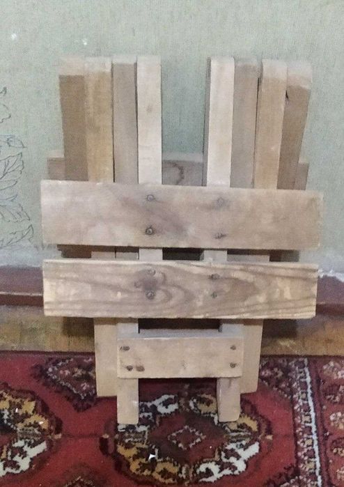 Складная маленькая табуретка