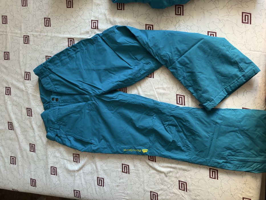 Горнолыжный костюм.