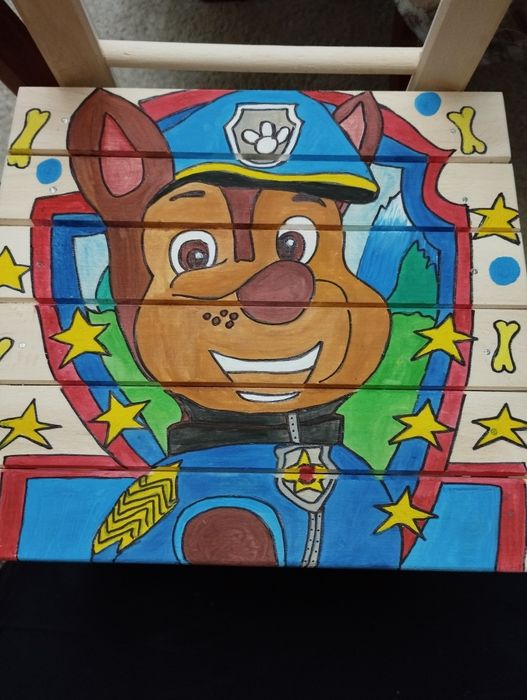 Ръчно рисувани дървени детски столчета.Подходящ подарък за всяко дете.