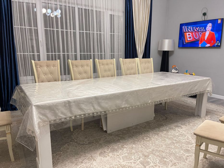 Стол со стулями