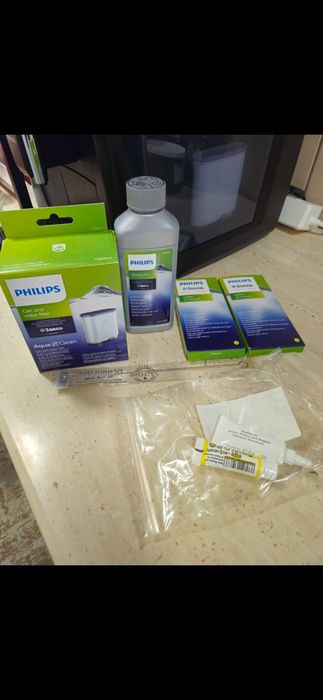 Espressor automat philips ep2220/10, sistem de spumare a laptelui,  două băuturi, filtru Aqua Clean,15 bari,râșniță ceramică