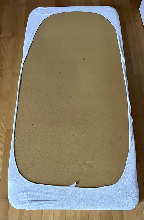 Saltea din spumă pentru pătuț cu 5 cearșafuri cu elastic