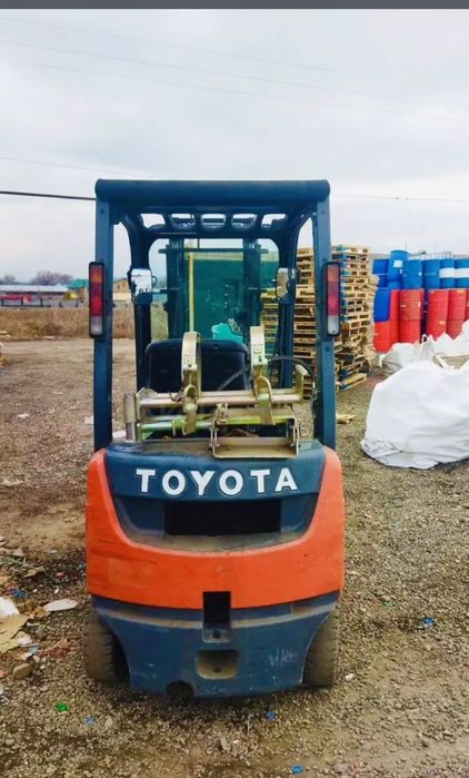 Погрузчик Toyota