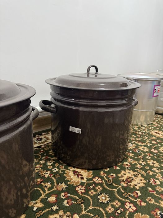 Кастрюля, пылесос, стол стуля