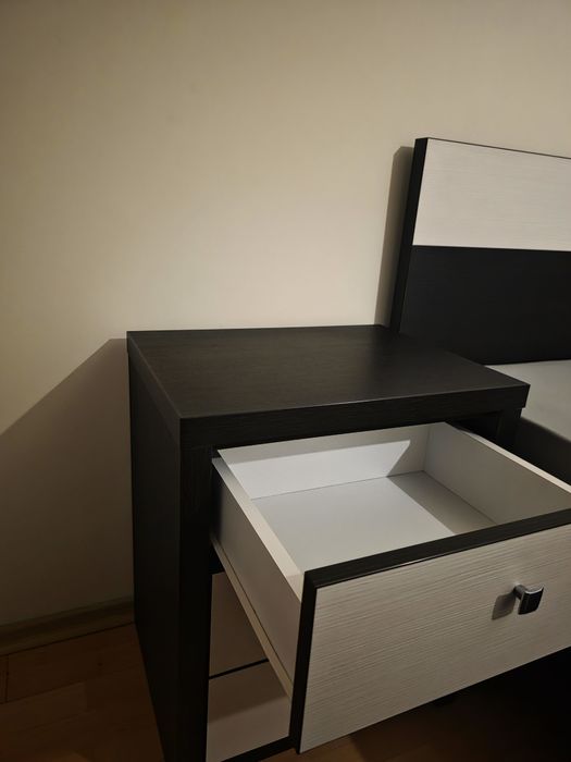 Vând set mobilier dormitor