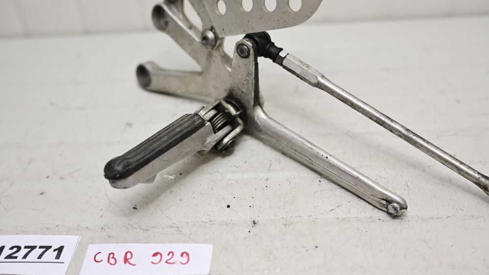 Suport Scarita Fata Stanga Cu Pedala Schimbator Honda CBR 929 2000 -