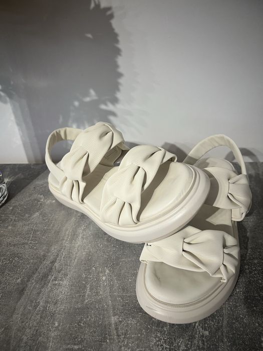Sandale crem Keddo