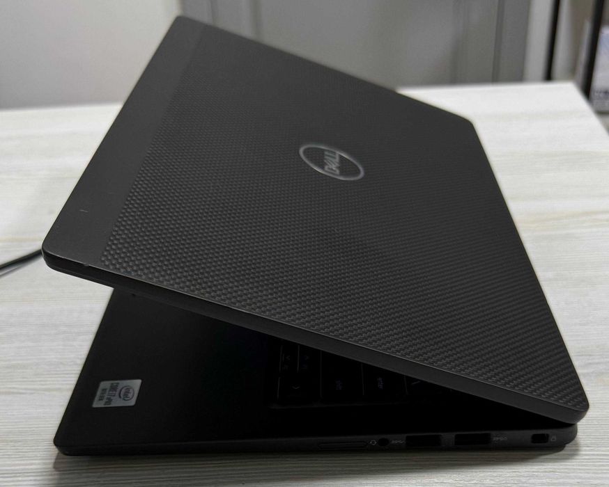 Dell latitude  14” FullHD ips Core i7-10610U 16GB/256GB UHD graphics