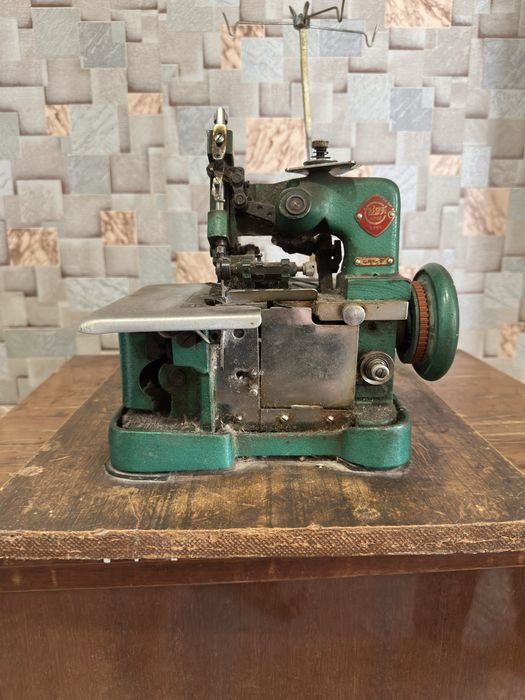 Срочно продаю оверлок и швейную машину