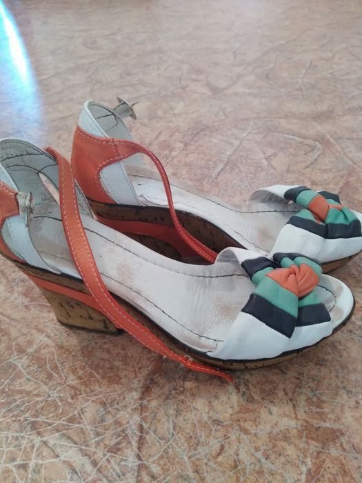 Женские босоножки