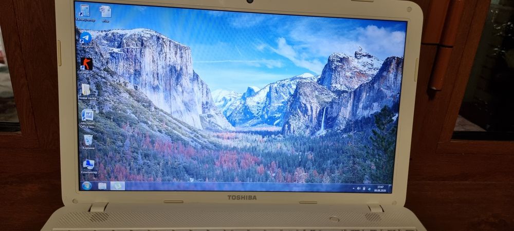 TOSHIBA Satellite C850-C1W