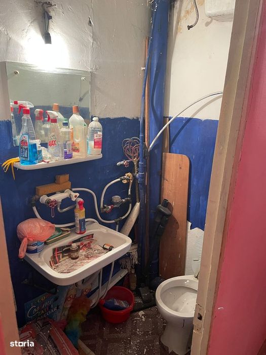 De vanzare apartament cu 3 camere, balcon, etaj 4