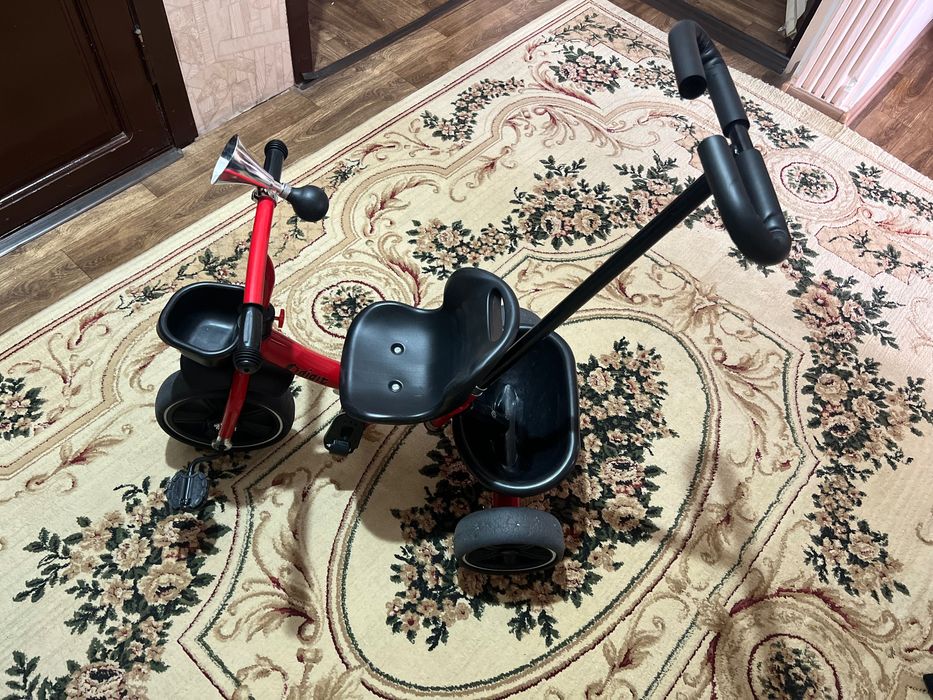 Детский велосипед с родительской ручкой