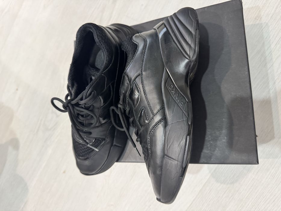 Оригинални черни сникърси Pinko