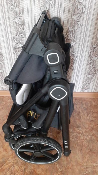 Продам коляску и стульчик для кормления