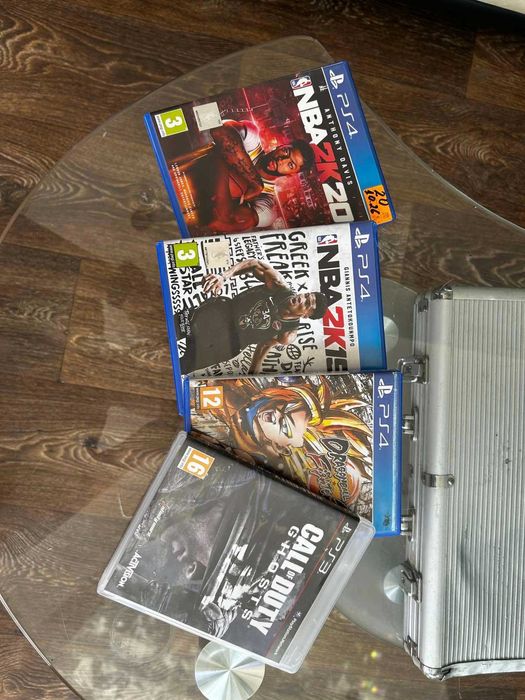 Продавам PlayStation 4 в отлично състояние!
