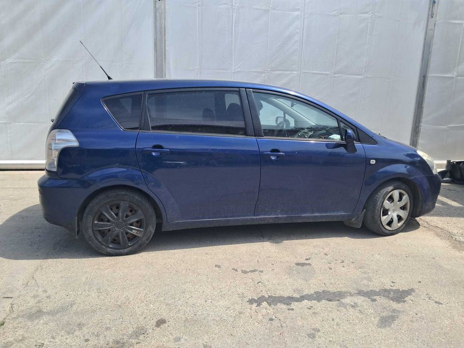 Dezmembrez Toyota Corolla Verso 2.2 D-4D cod motor 2AD-FTV transmisie manuala 6+1 an 2006