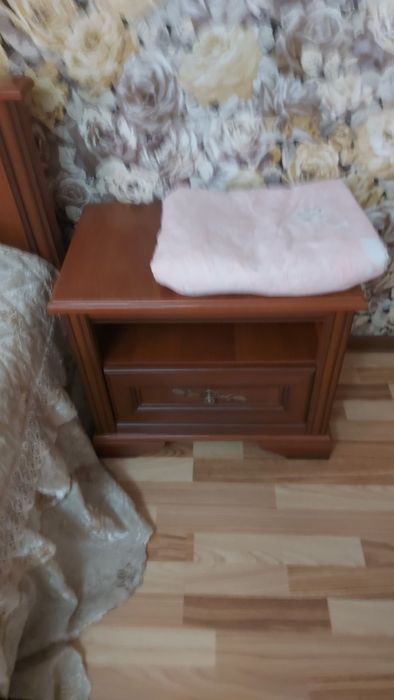 Продам спальный гарнитура.