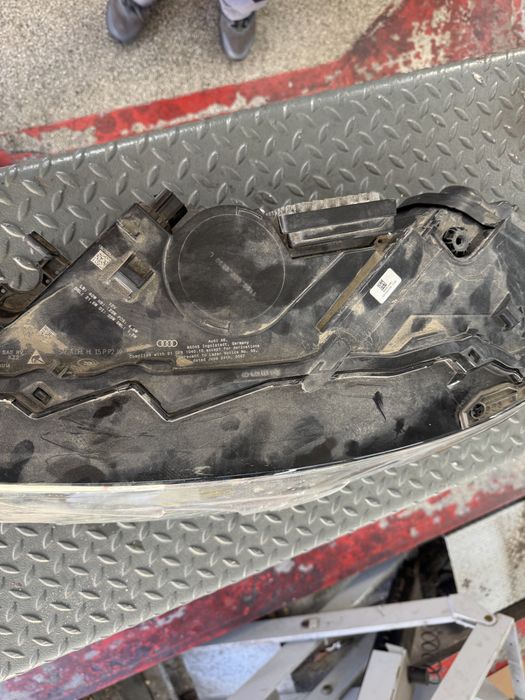 Фар laser matrix audi q7/sq7