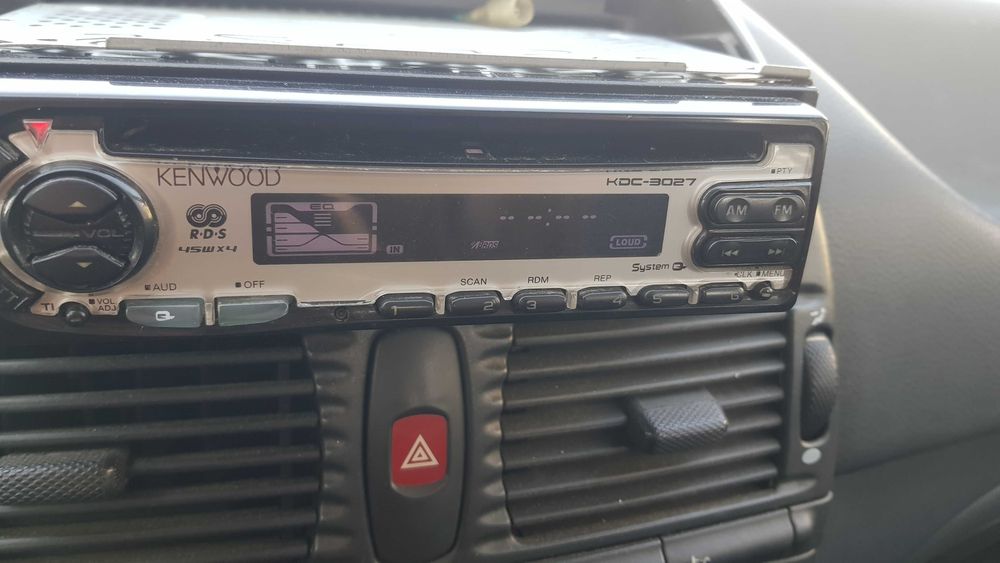 Kenwood KDC-3027 Cd Mp3 Radio