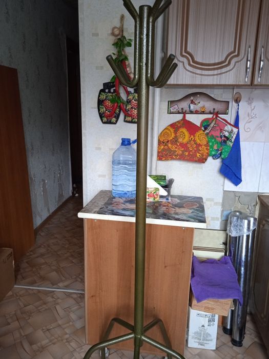 Напольная вешалка металлическая