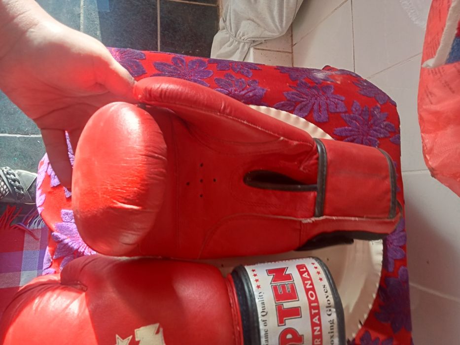Боксерский перчатка