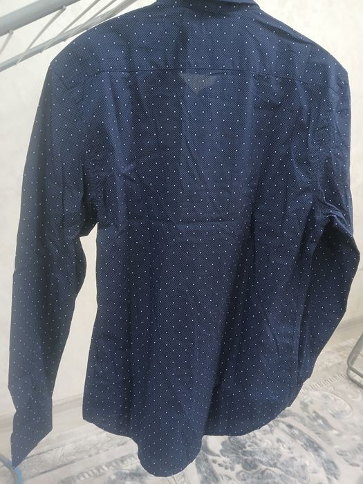 Продаётся фирменная оригенальная мужская рубашка