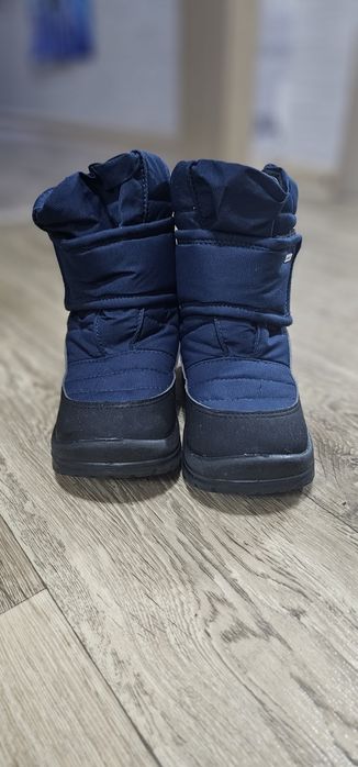 Продаю детские зимние ботинки