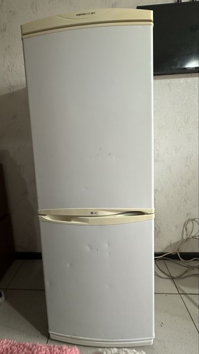 Продается Холодильник марки LG