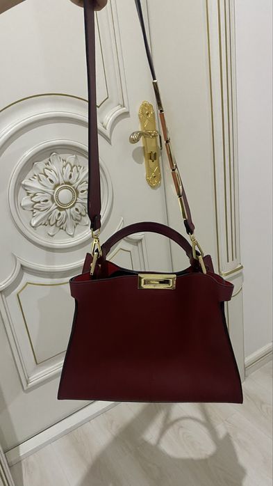 Сумка фенди б/у из эко кожи