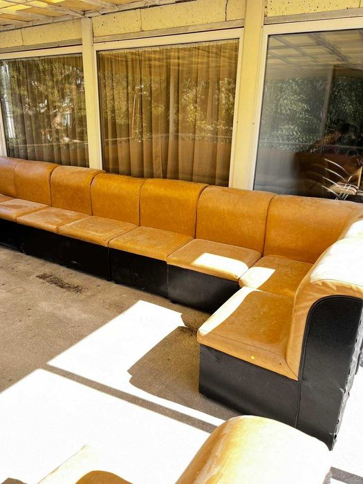 Мебели за обзавеждане на кафене