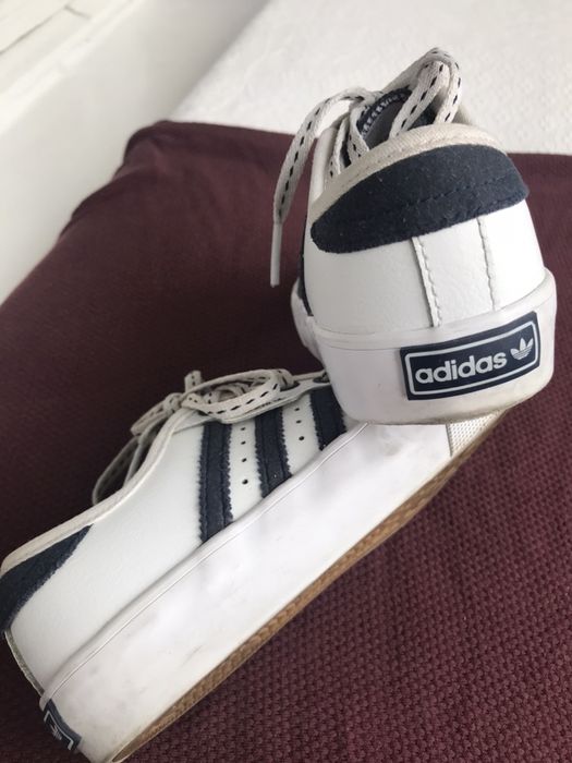 Продам белые кросовки adidas