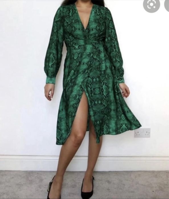 Страхотна рокля змийски принт