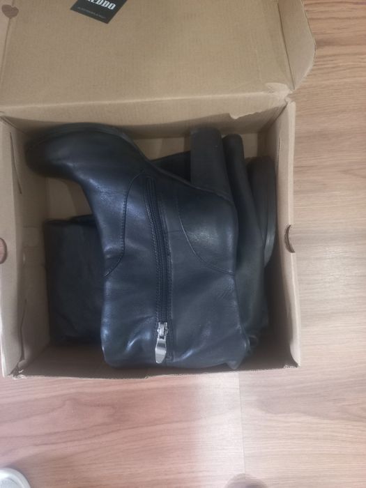 Продам кожаные сапоги