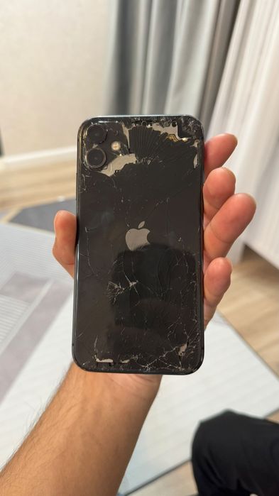 iPhone 11, 64 ГБ.