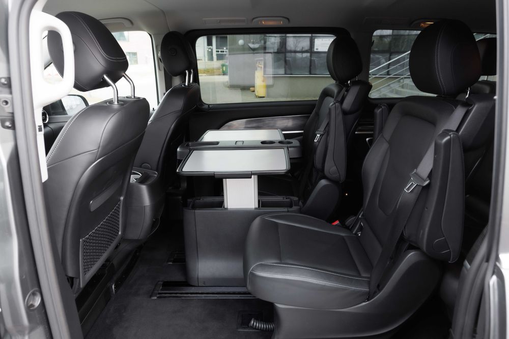 Închiriere microbuz exclusiv Mercedes V Class 2022 automat cu 7 locuri