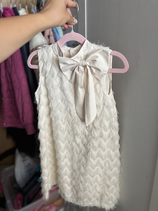 Рокля за момиче на 4-5 години с ресни и панделка