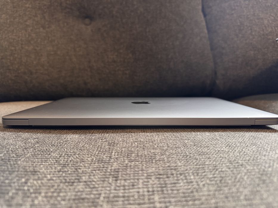 Нов Macbook Pro 13 m2 2022 99% капацитет 33 цикъла,зарядно 97w