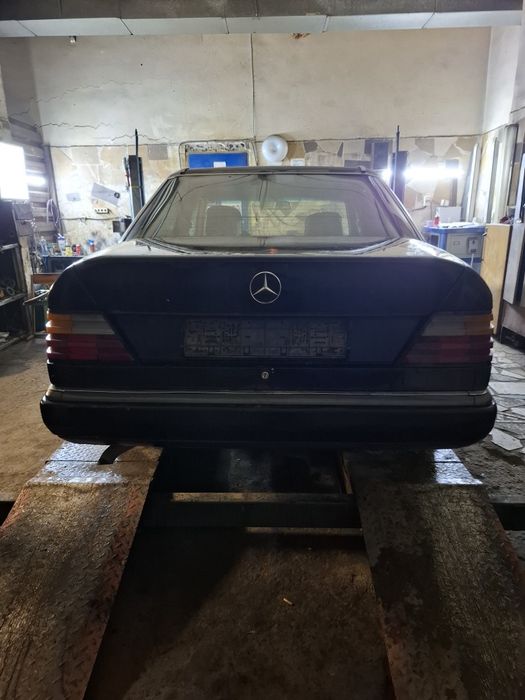 Мерседес 230е(124)