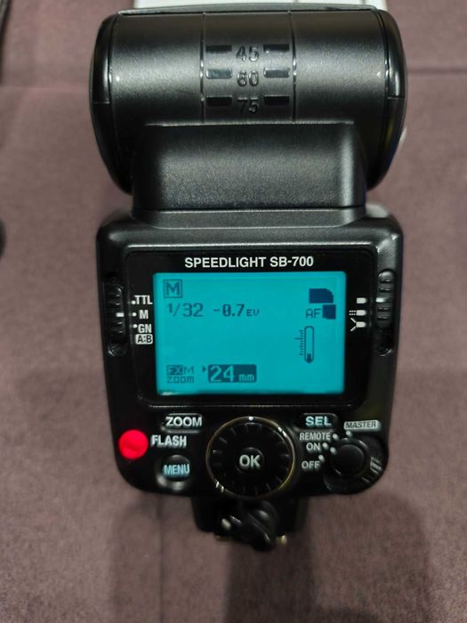 Светкавица Nikon SB-700
