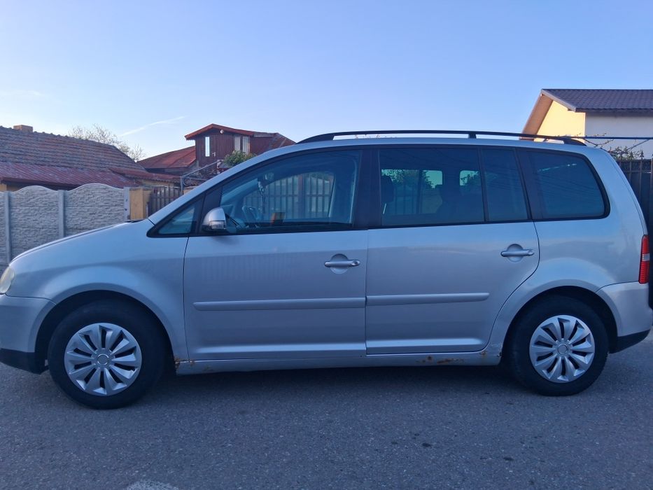 Vând vw touran 2004