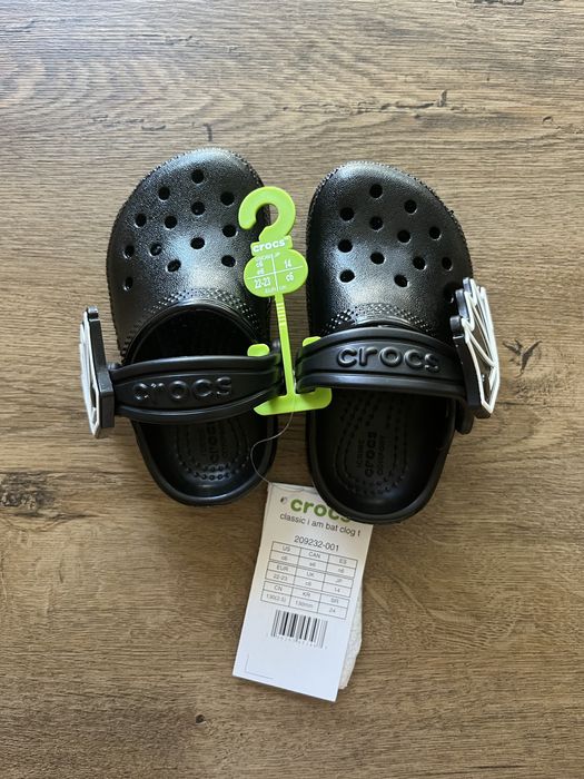 Оригинални батмански Crocs